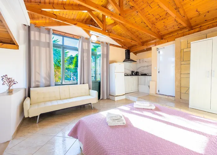 Ionian Balcony 3* Chavdata